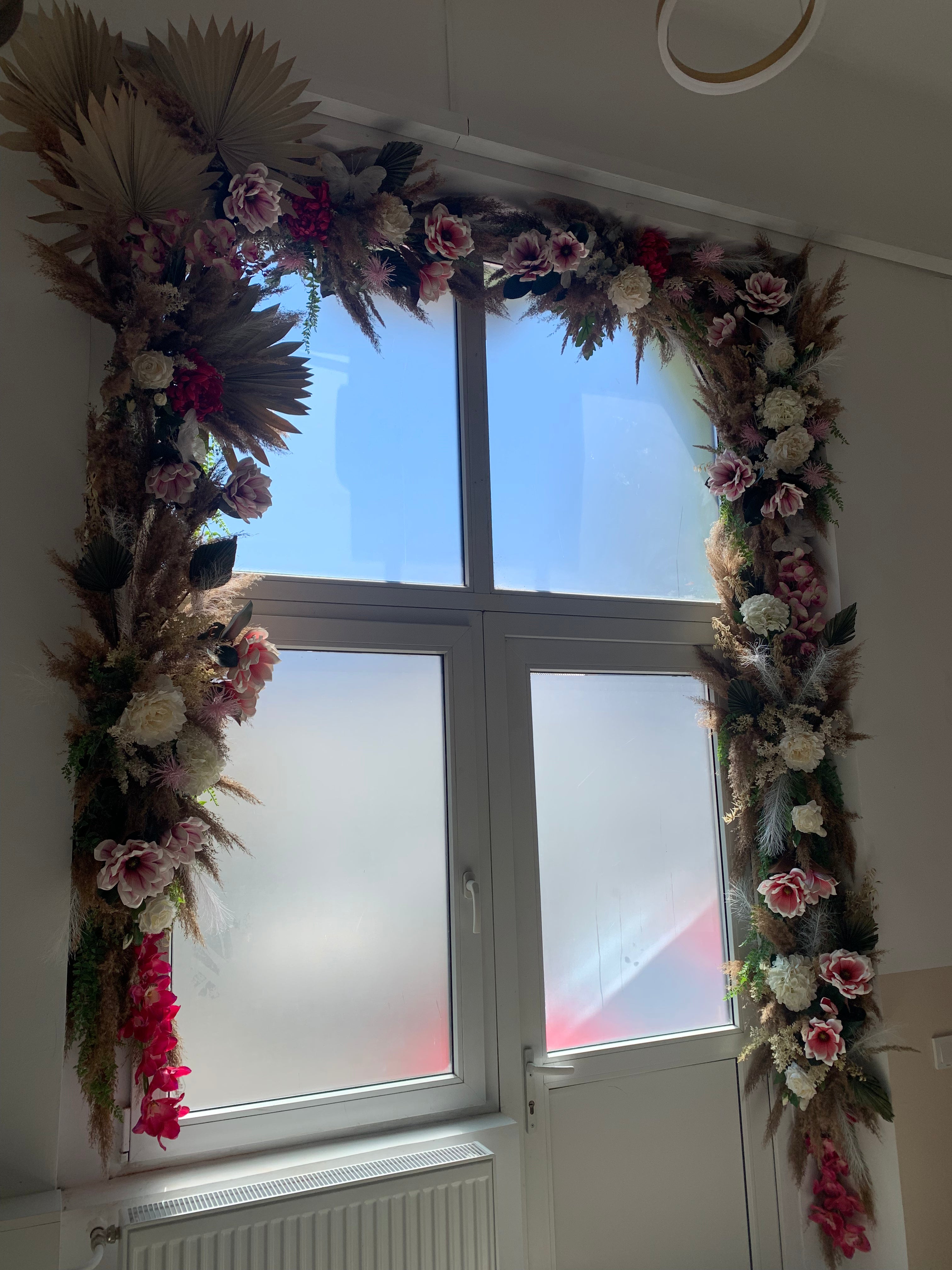 Execuție de arcadă florală